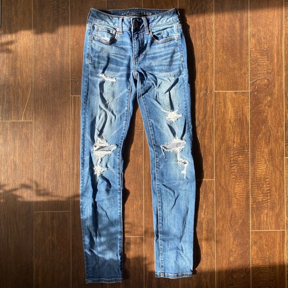 AMERICAN Eagle High Waisted, ripped, Skinny Jeans size 00 - Picture 2 of 10